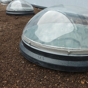 Světlovod SLS 600, zelená střecha, před výsadbou květin a travin